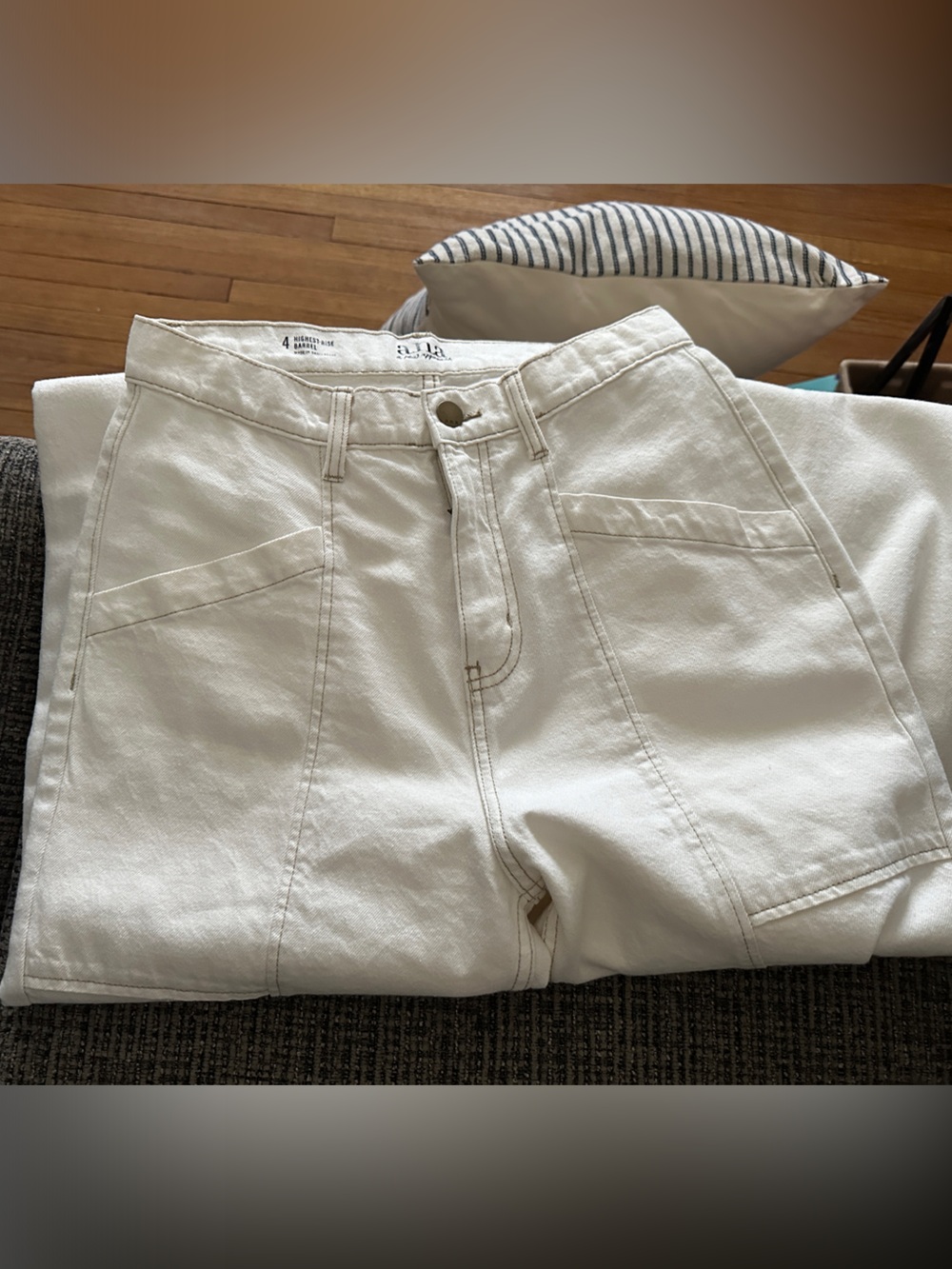 a.n.a High-Rise White Patch-Front Women’s Jeans - Picture 10 of 15